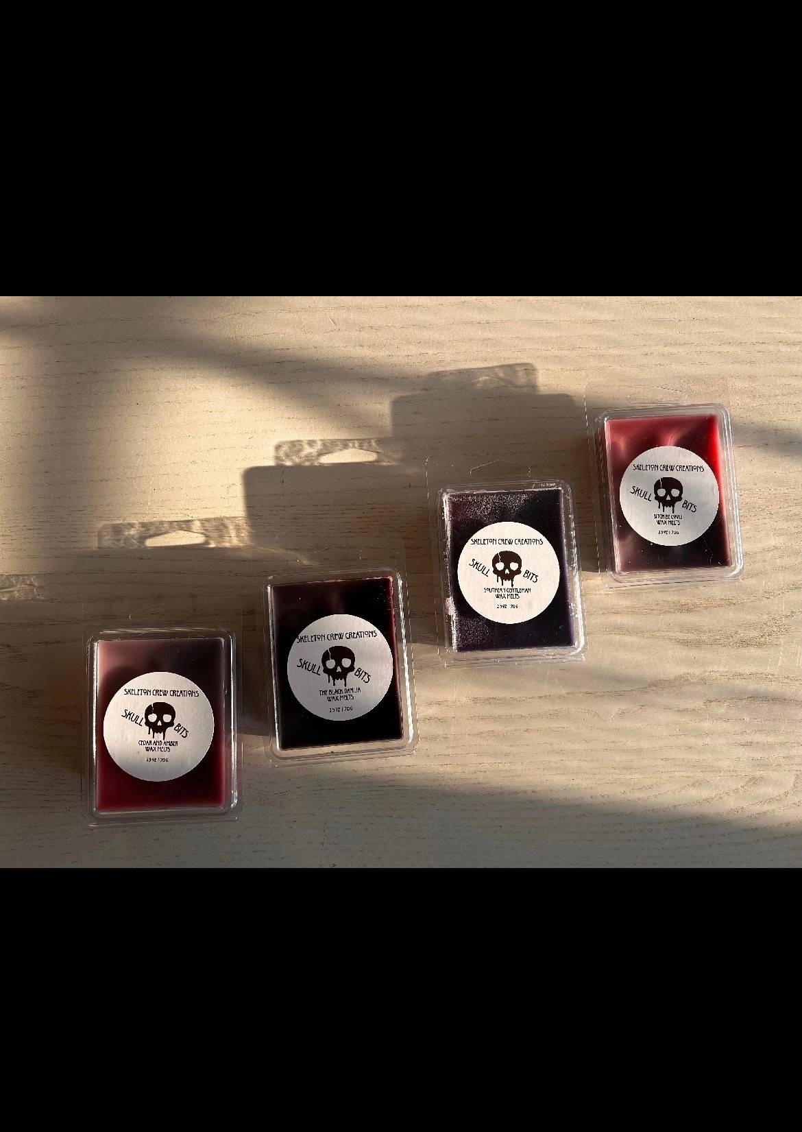 Skull Bits - Dahlia Scented Wax Melts - thumbnail 2 of 4