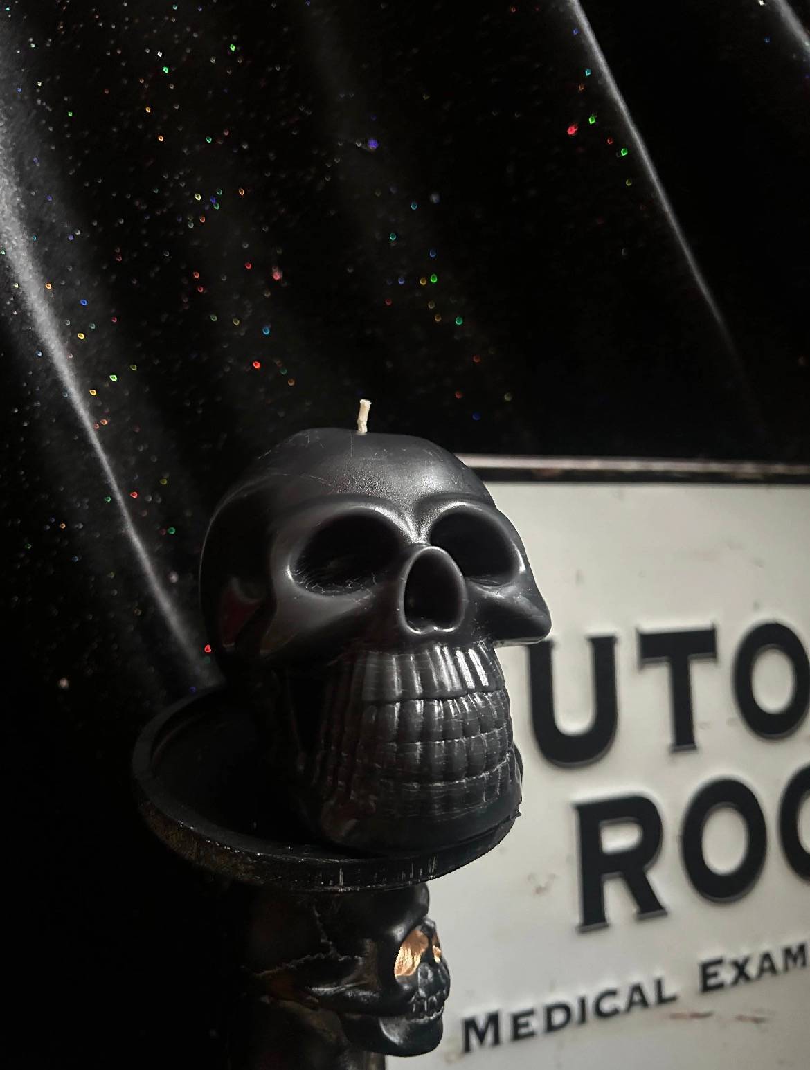 Black Bleeding skull Candle - Rose Scented