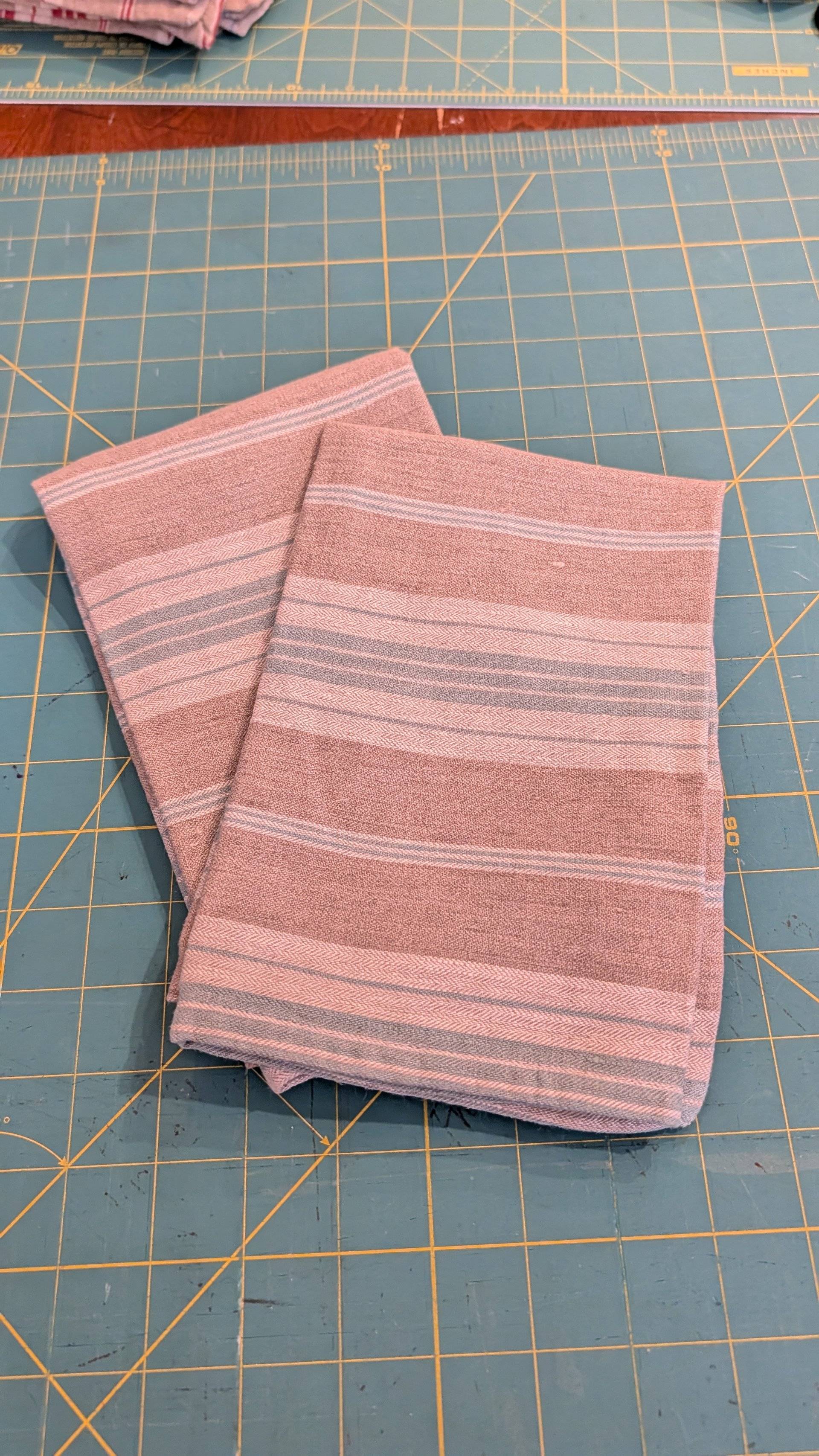 Linen hand towels