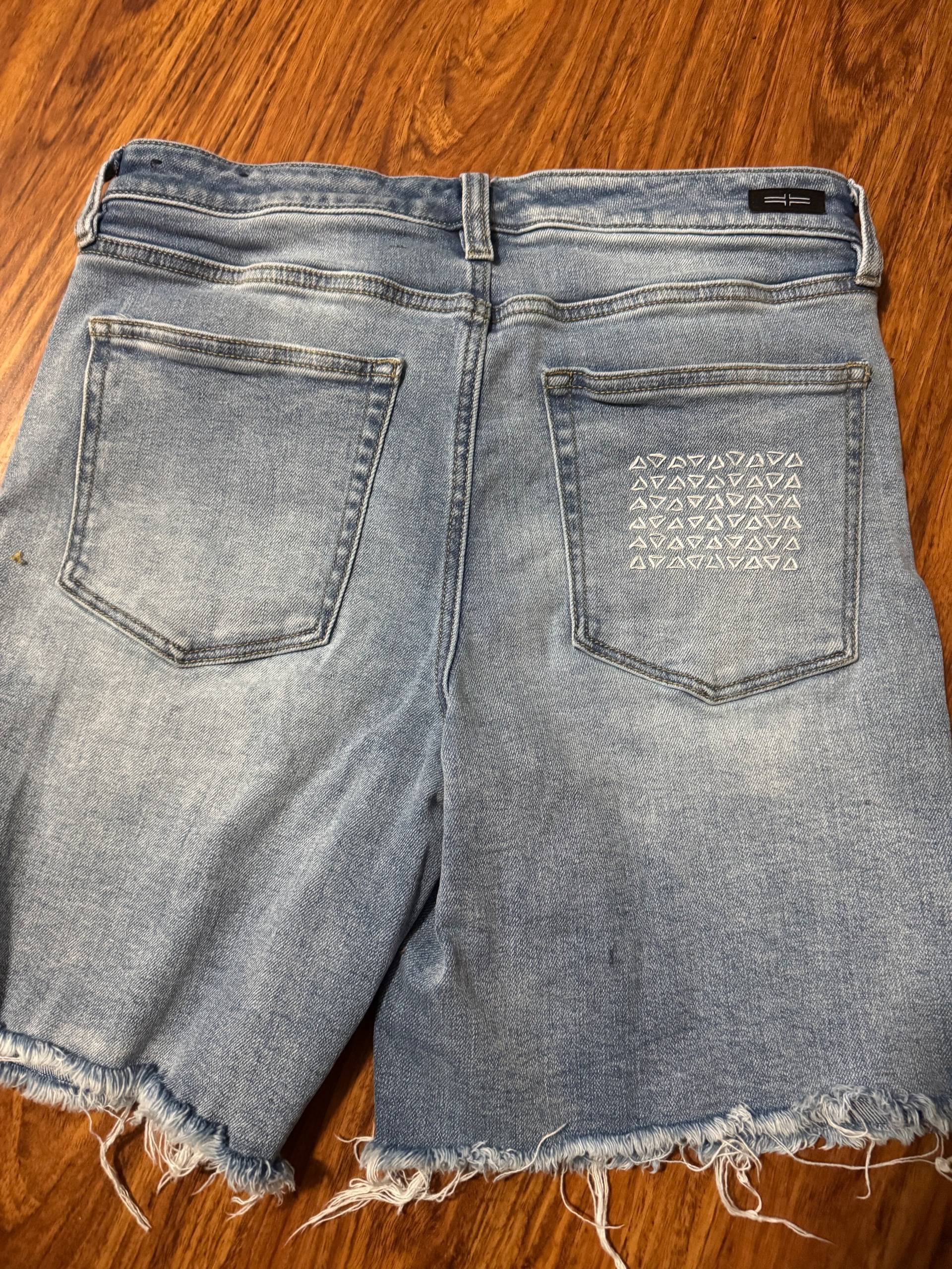 SALE! Upcycled jean shorts with Sashiko embroidery  - thumbnail 4 of 5